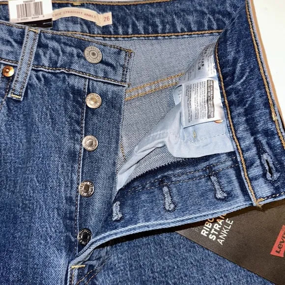 🔥🔥🔥 Levi's Premium RIBCAGE STRAIGHT ANKLE JEANS