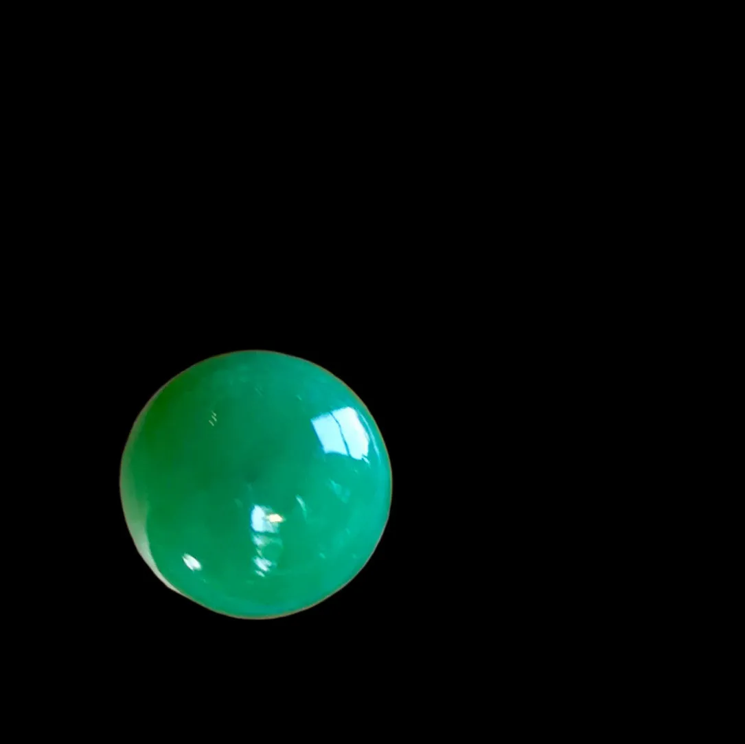 13.97 ct. Marlborough Green Chrysoprase , 13.97 Ct. Cabochon, Master cut, Round