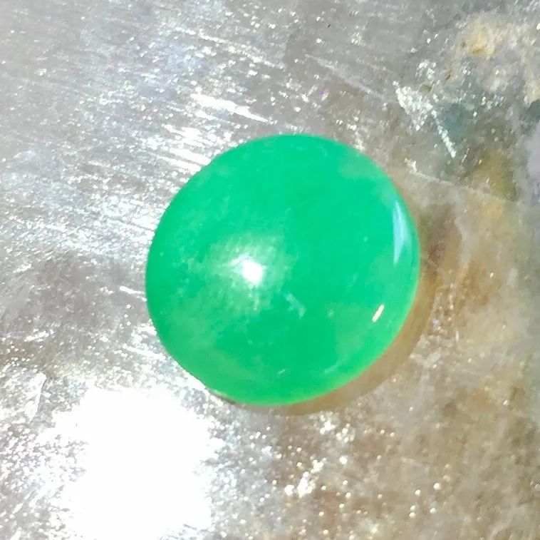 2.29 ct. Marlborough Green Chalcedony, 2.29 ct. Cabochon, Master cut