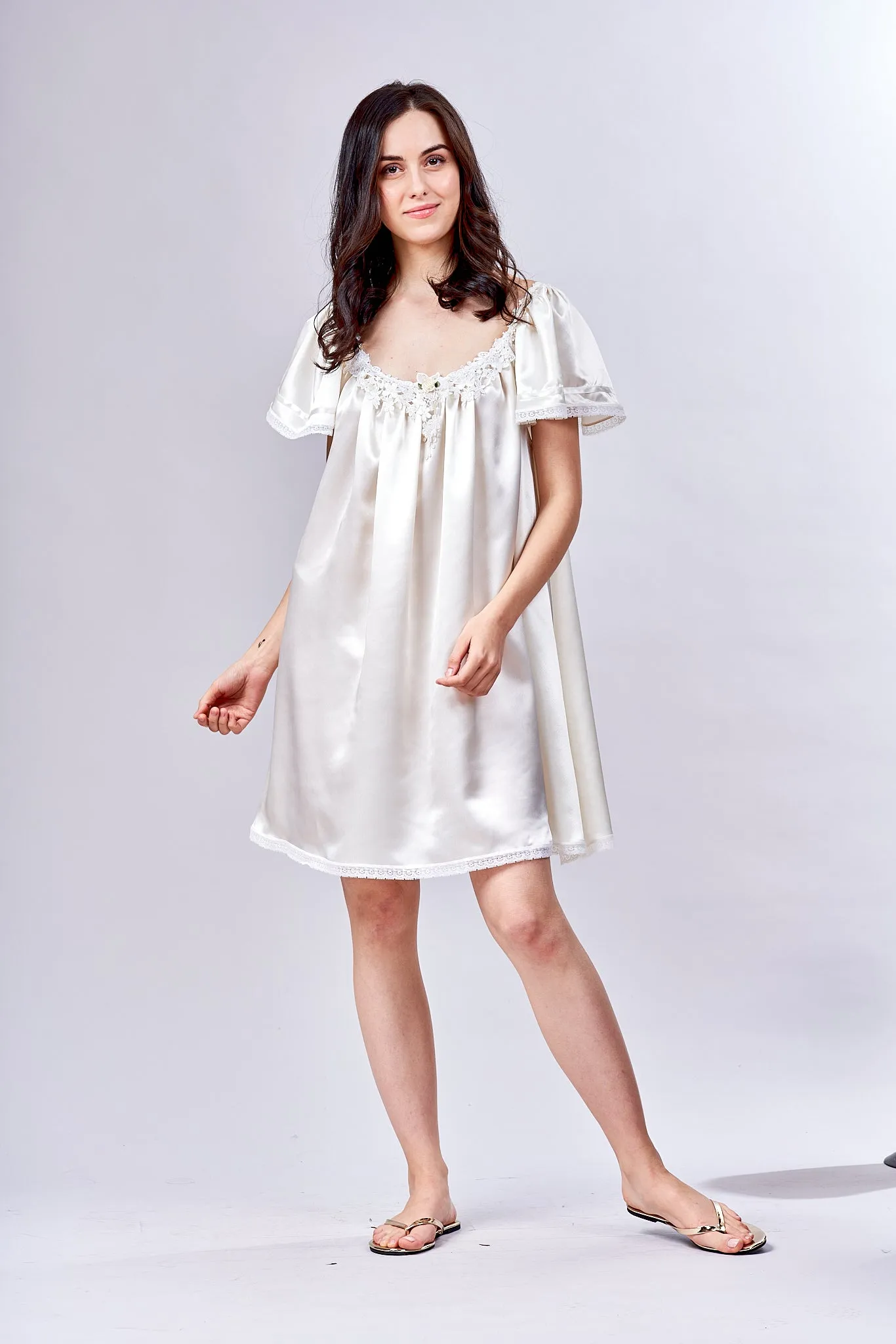 4024 - Short Gown with flare sleeves