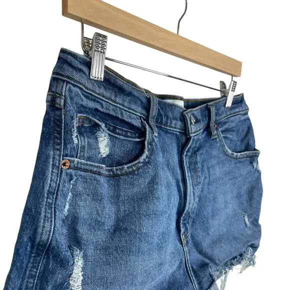 Abercrombie &amp; Fitch Ultra High Rise Mom Curve Love Denim Shorts in Blue Size 32