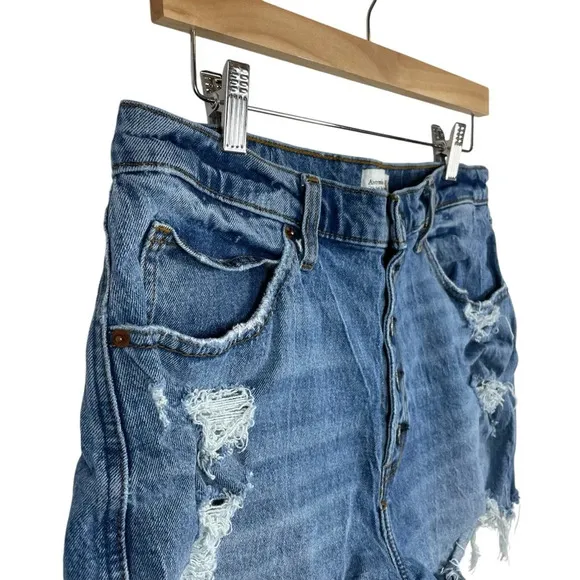 Abercrombie &amp; Fitch Ultra High Rise Mom Curve Love Denim Shorts in Blue Size 32