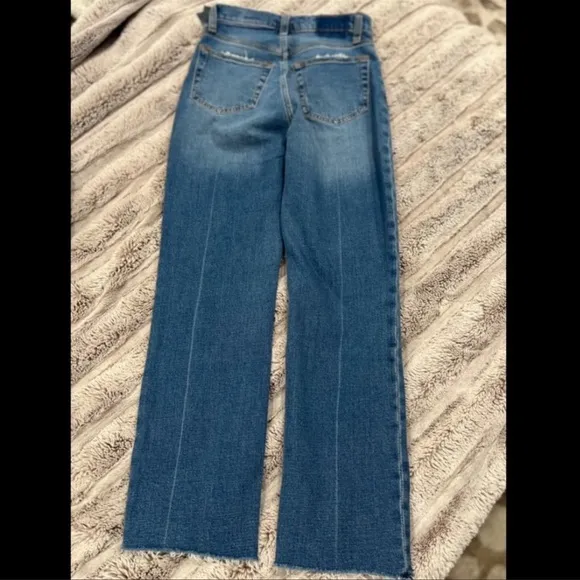 ABERCROMBIE AND FITCH THE ANKLE STRAIGHT ULTRA HIGH RISE