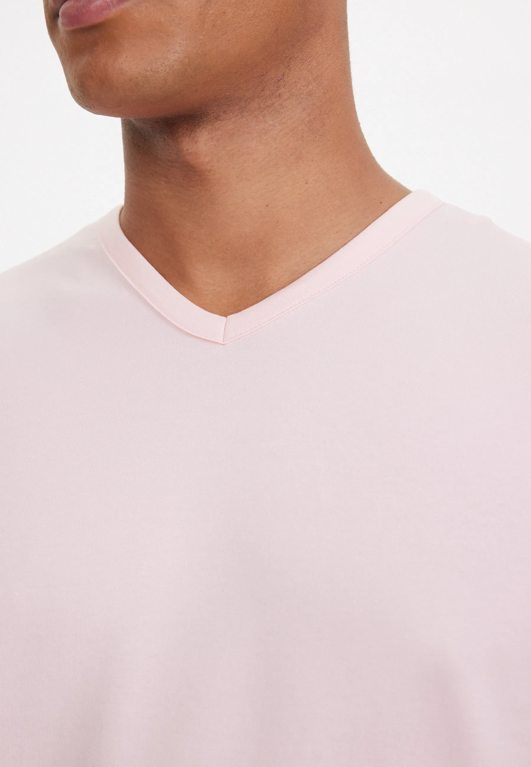 Açık Pembe V-Yaka Regular Fit Pamuk Elastan Karışımlı Basic Erkek T-Shirt THEO