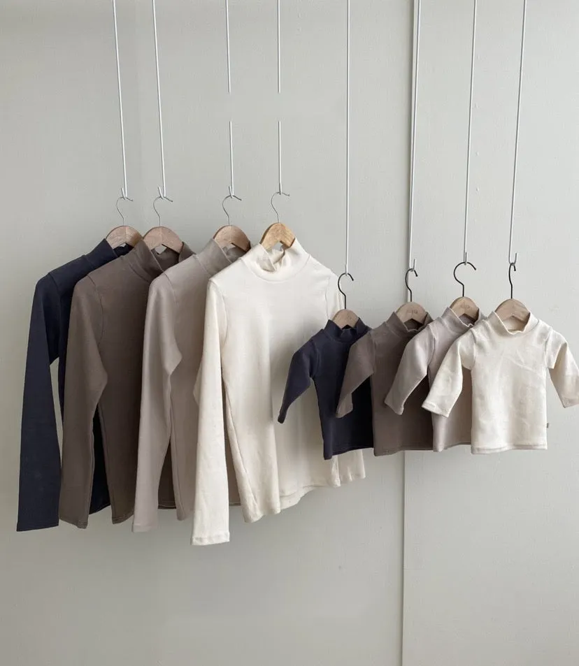 Basic Mock-neck T-shirt