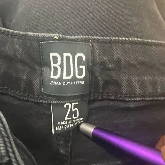 BDG URBAN OUTFITTER HIGH RISE BLACK JEANS SIZE 25‎