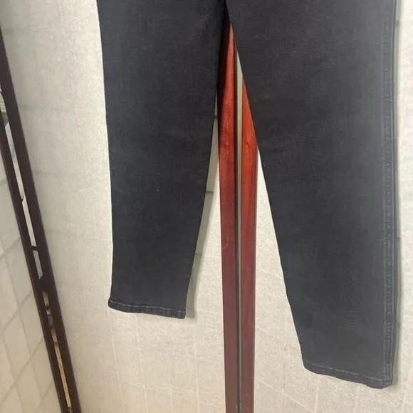 BDG URBAN OUTFITTER HIGH RISE BLACK JEANS SIZE 25‎
