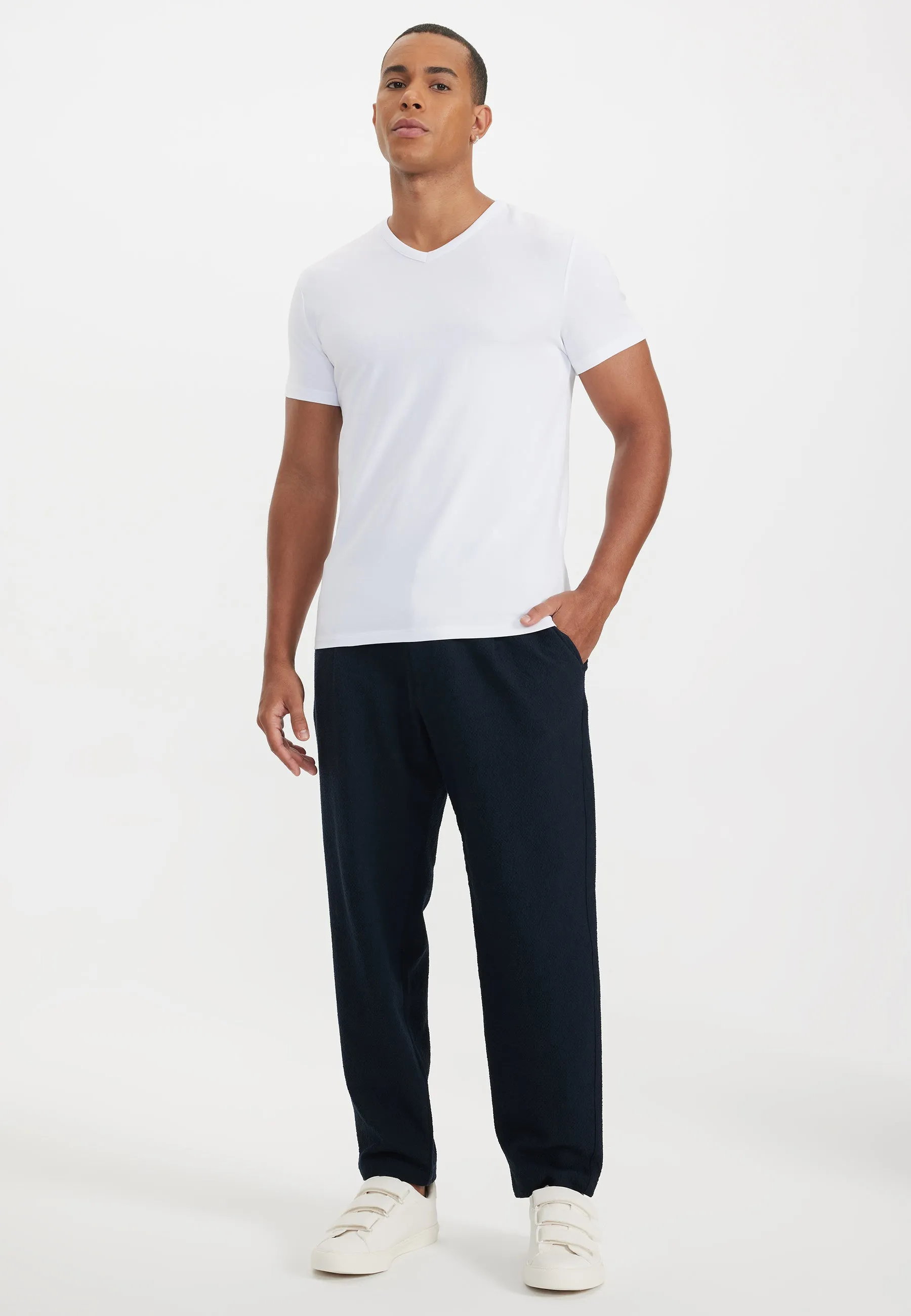 Beyaz V-Yaka Regular Fit Pamuk Elastan Karışımlı Basic Erkek T-Shirt THEO