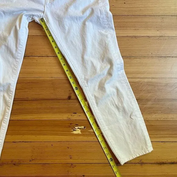 Crippen white straight leg cropped jeans. Size 29.