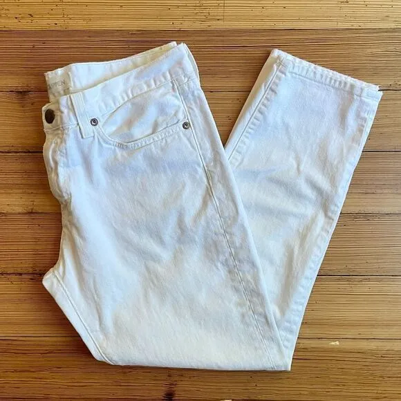 Crippen white straight leg cropped jeans. Size 29.