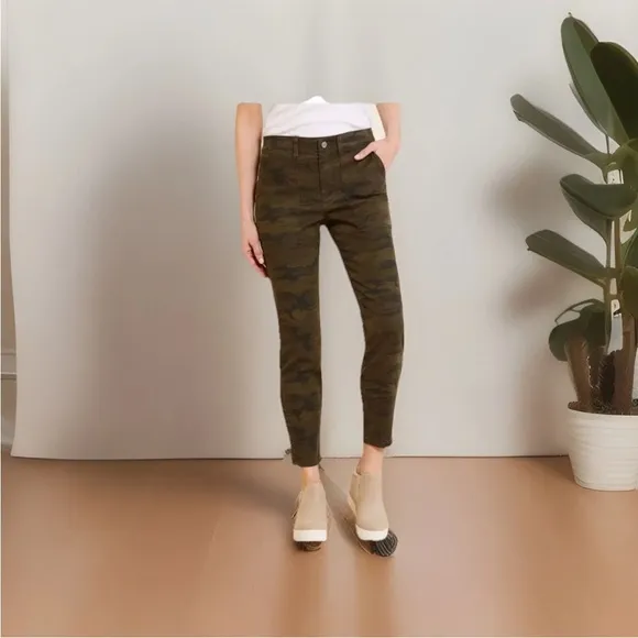 Evereve Green Ankle Cropped Jeans High-Waisted