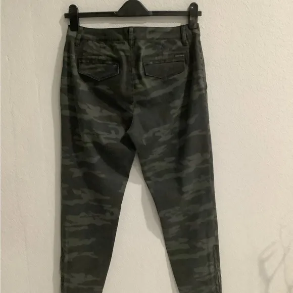 Evereve Green Ankle Cropped Jeans High-Waisted