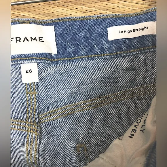 FRAME Le High Straight Leg Light Blue Jean In Caye Sand Size 26