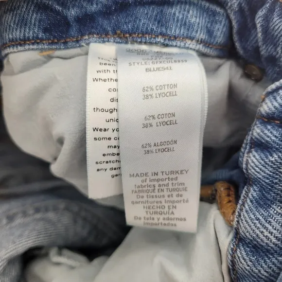 good american Cropped high waisted blue distressed bottom jeans size 6 / 28