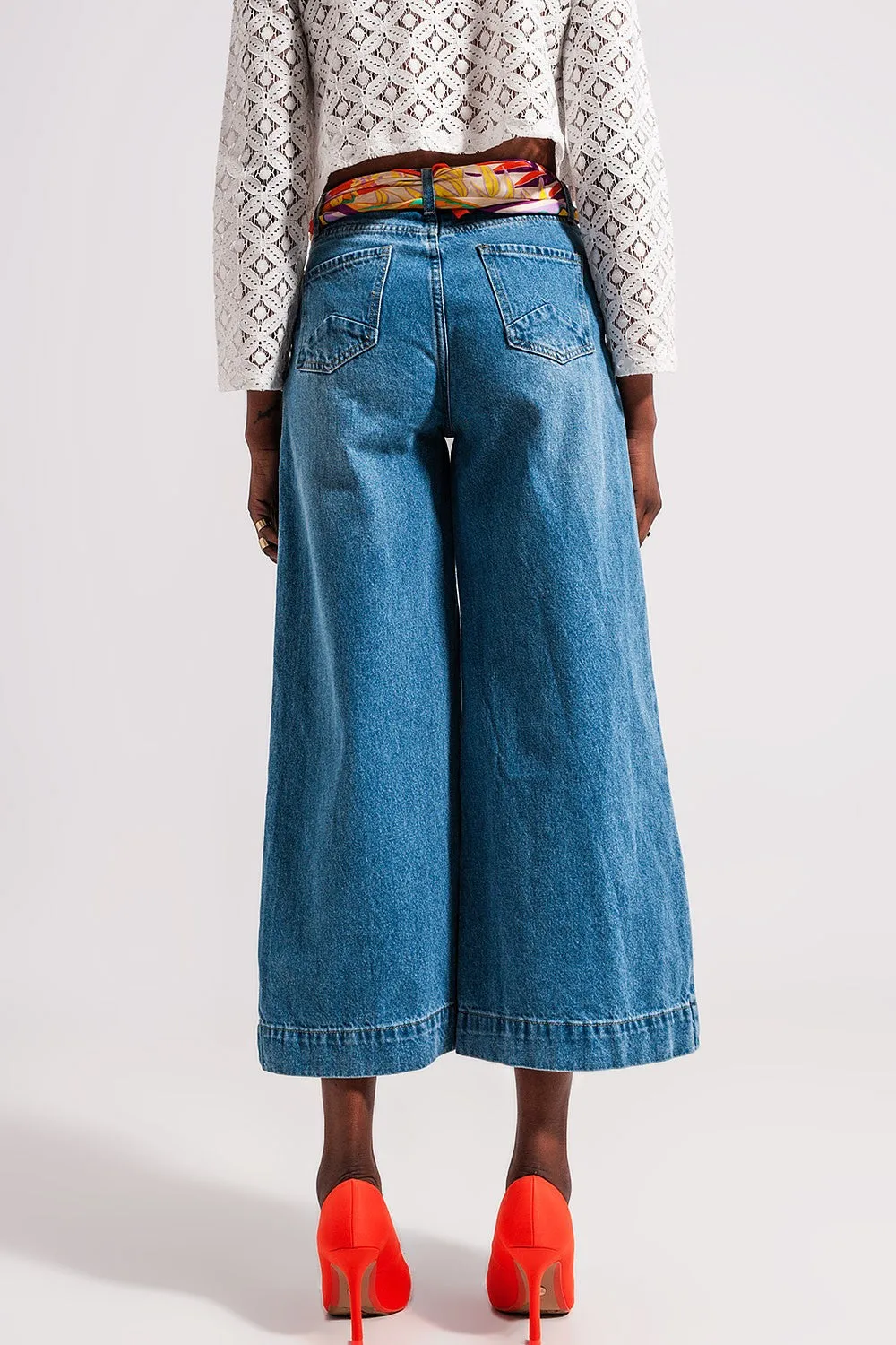 High Waisted Cropped Jeans in Mid Wash