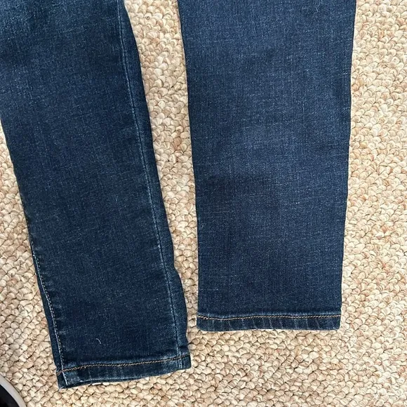 Joe’s Jeans - high rise Nina straight leg blue jeans size 27great condition