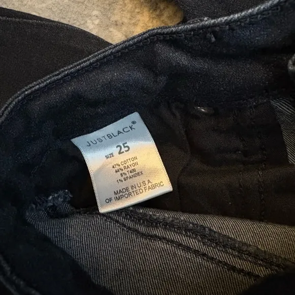 JustBlack High Rise Ultra Dark Wash Frayed Ankle Jeans, SZ 25