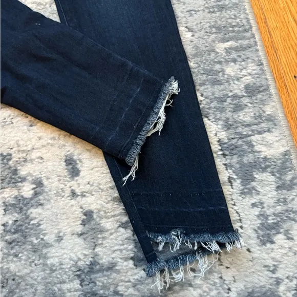 JustBlack High Rise Ultra Dark Wash Frayed Ankle Jeans, SZ 25