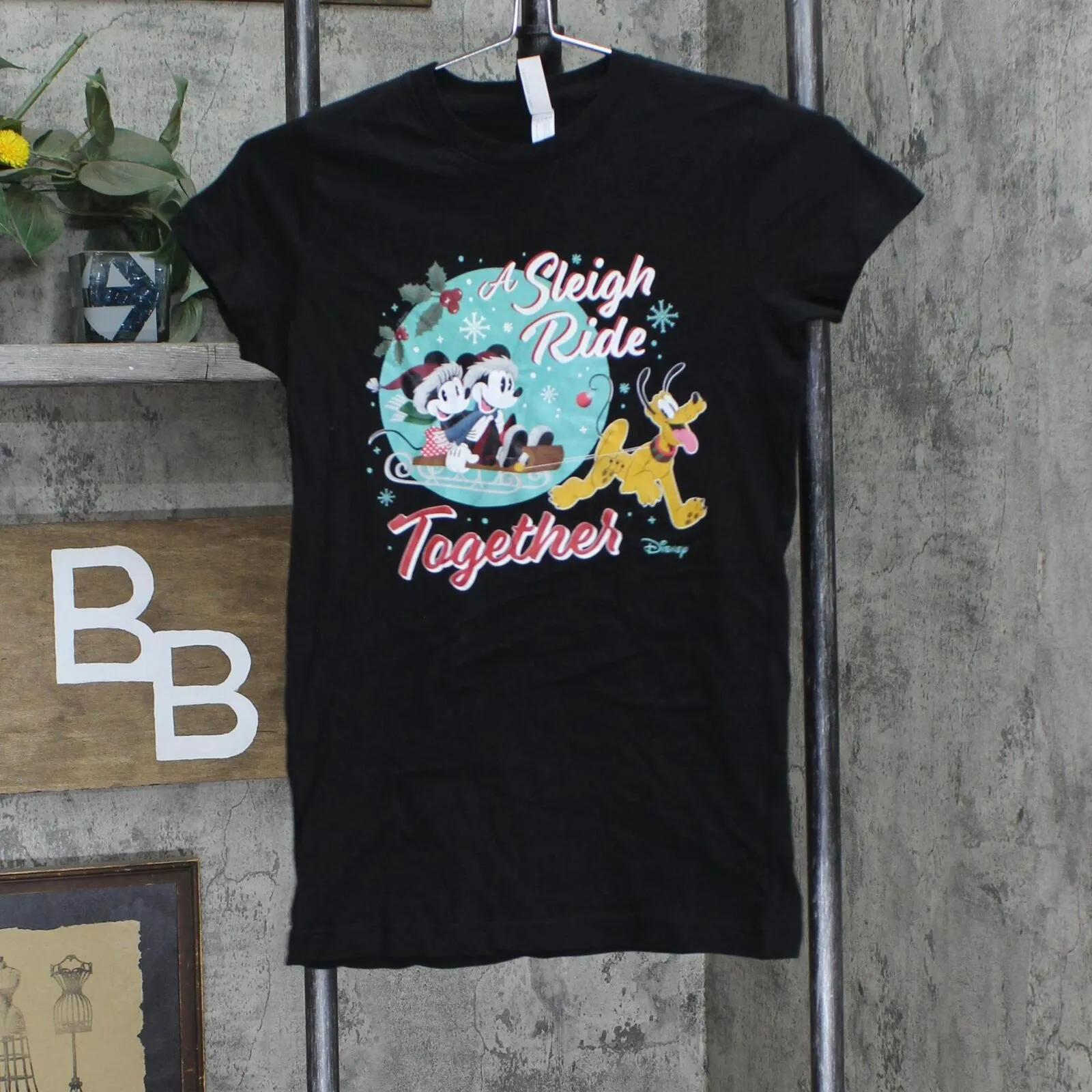 LAT Womens Fitted Graphic Mickey Mouse Sleigh Graphic T-Shirt Tee Black S