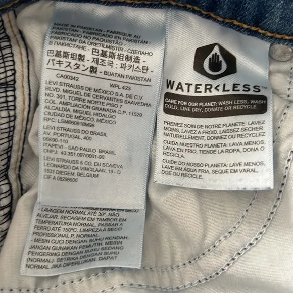 Levi’s High Waisted Taper Jeans