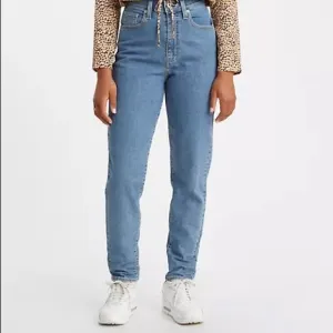 Levi’s High Waisted Taper Jeans