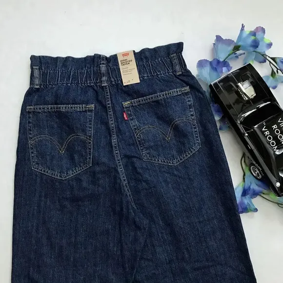 Levi's NWT High Waisted Taper Jeans Women 10/30