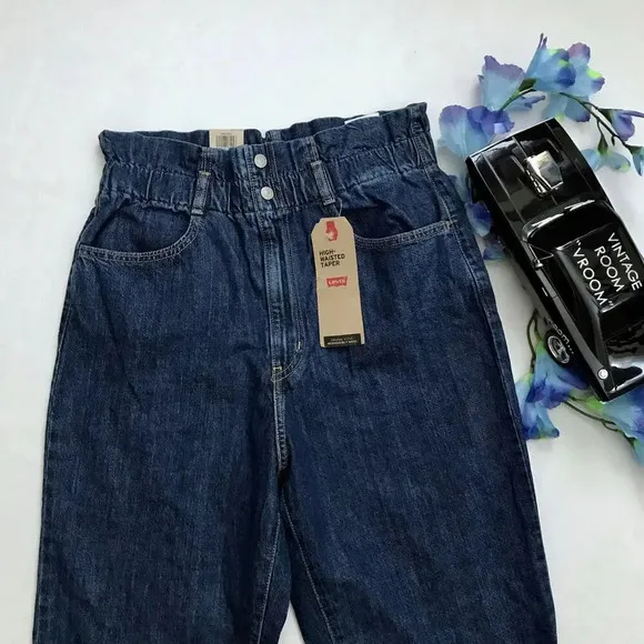 Levi's NWT High Waisted Taper Jeans Women 10/30