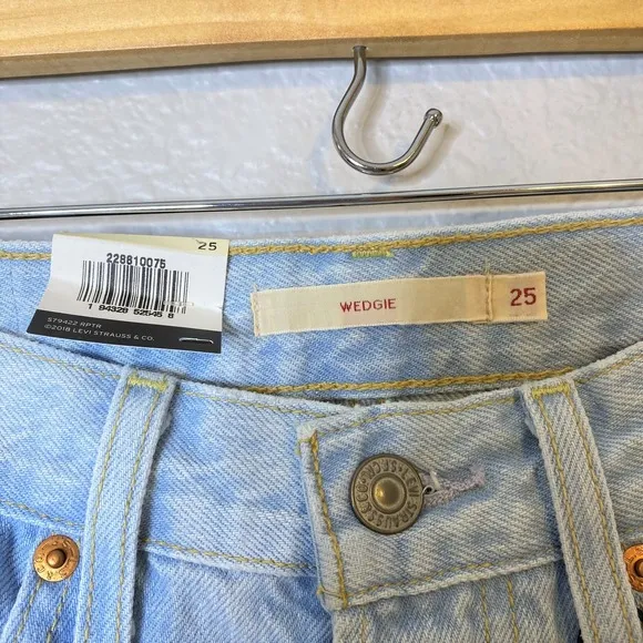 Levi's NWT Wedgie High Rise Jeans - Lost Signal