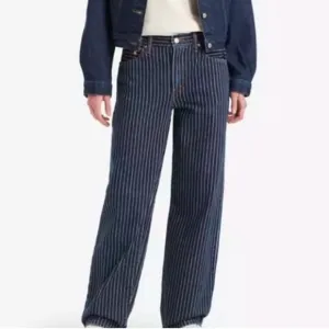 Levis Women 32 Striped Dark Wash Mid-Rise Relaxed Straight Leg Low Pro Jeans NWT