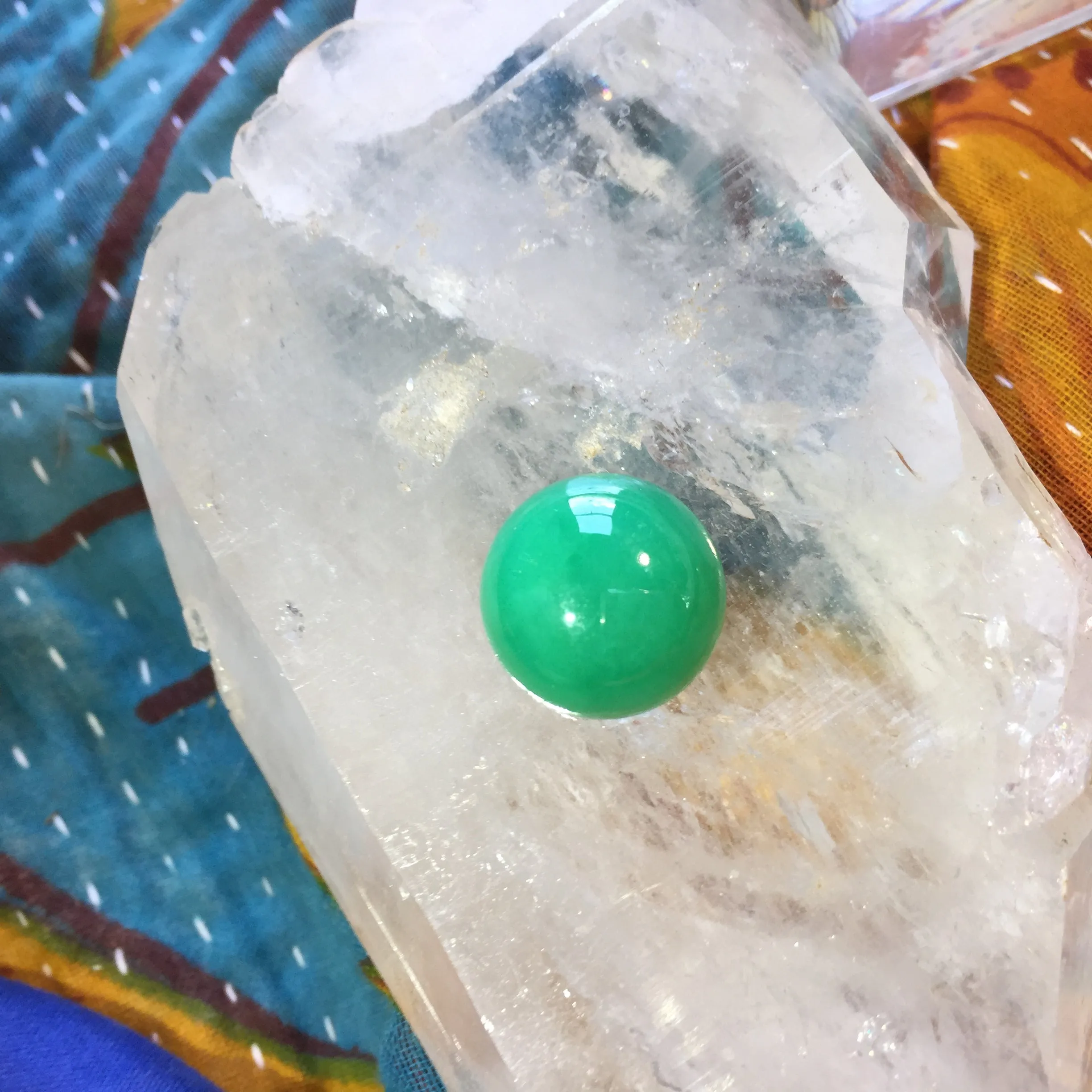 Marlborough (Imperial Green) Chalcedony, 16.89 ct. Cabochon, Master cut, Authentic
