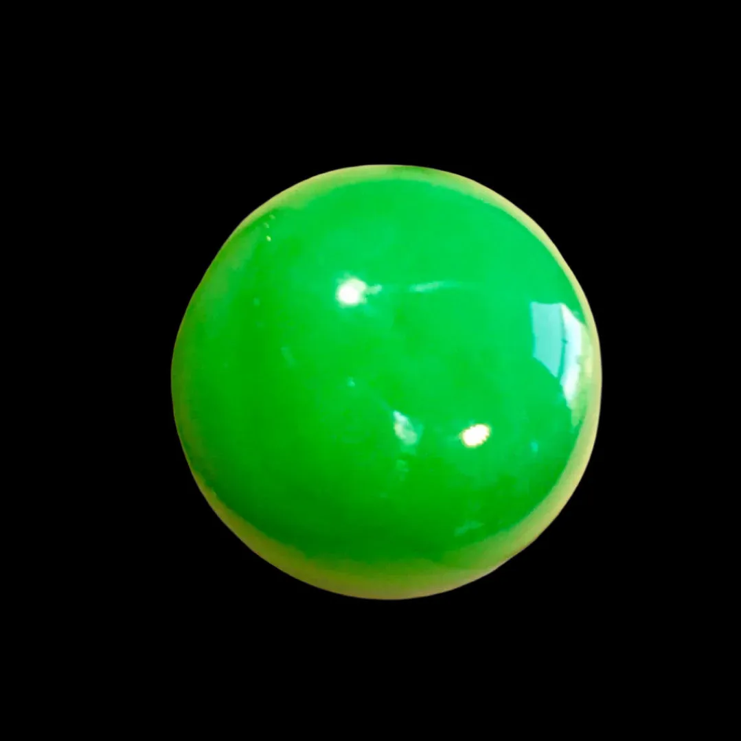 Marlborough (Imperial Green) Chalcedony, 16.89 ct. Cabochon, Master cut, Authentic