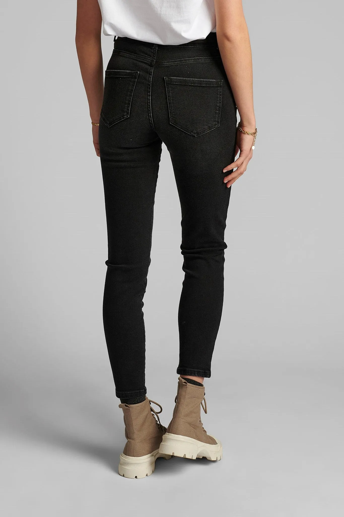 NUCANYON JEANS - Caviar