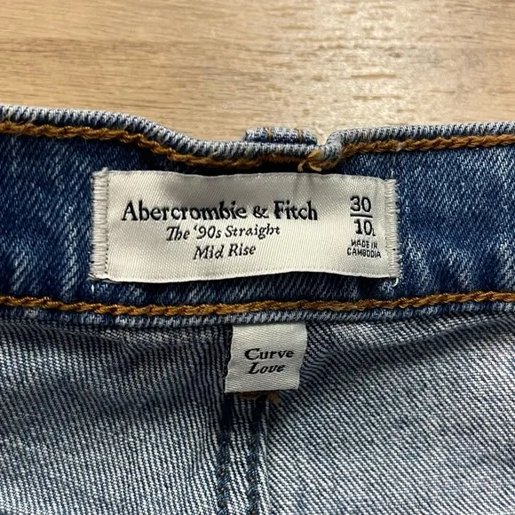 NWT Abercrombie &amp; Fitch The ‘90s Straight Mid Rise Curve Love Size 10/30 Long