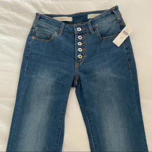 NWT Anthropologie Pilcro and the Letterpress High Rise Flare Crop Jeans Size 25