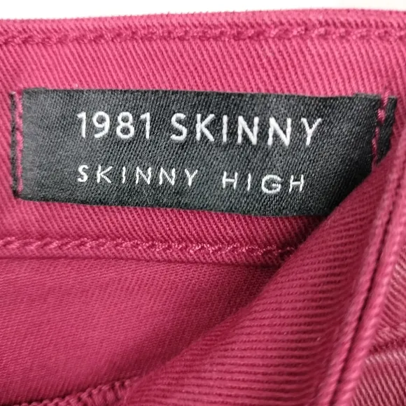 NWT GUESS 1981 Skinny High Leatherette Bordeaux in Burgundy