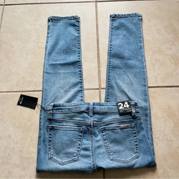 NWT Joe’s Jeans Lara Mid Rise Straight Ankle Jeans - 24