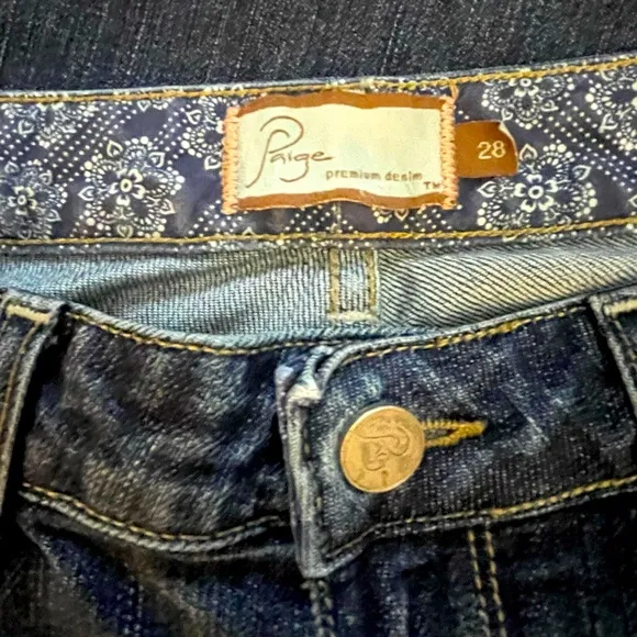 Paige Melrose Straight Leg Low Rise Blue Denim Jeans with Frayed Hem. Size 27
