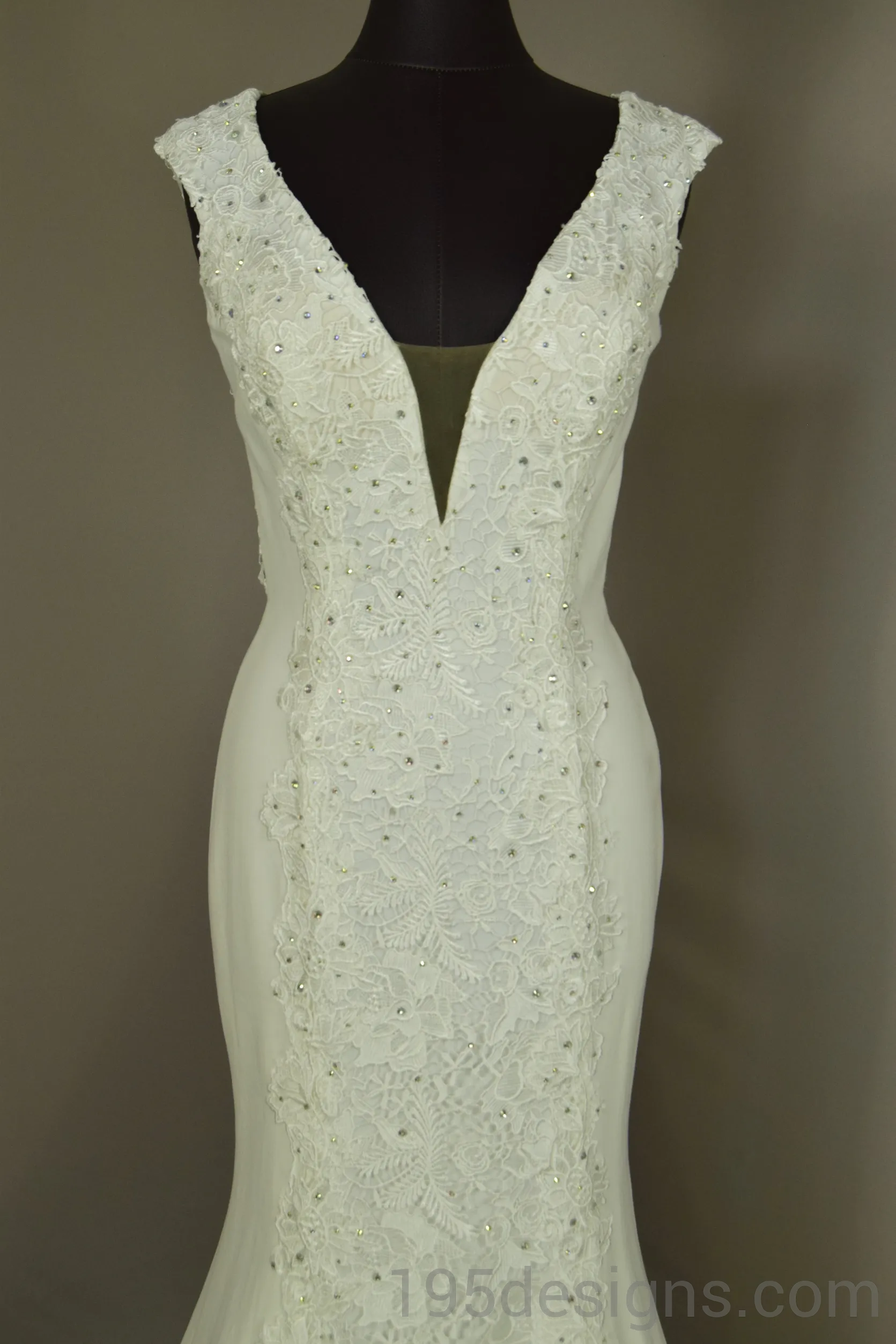 PANOPLY V-NECK LACE EVENING GOWN Wedding Dress