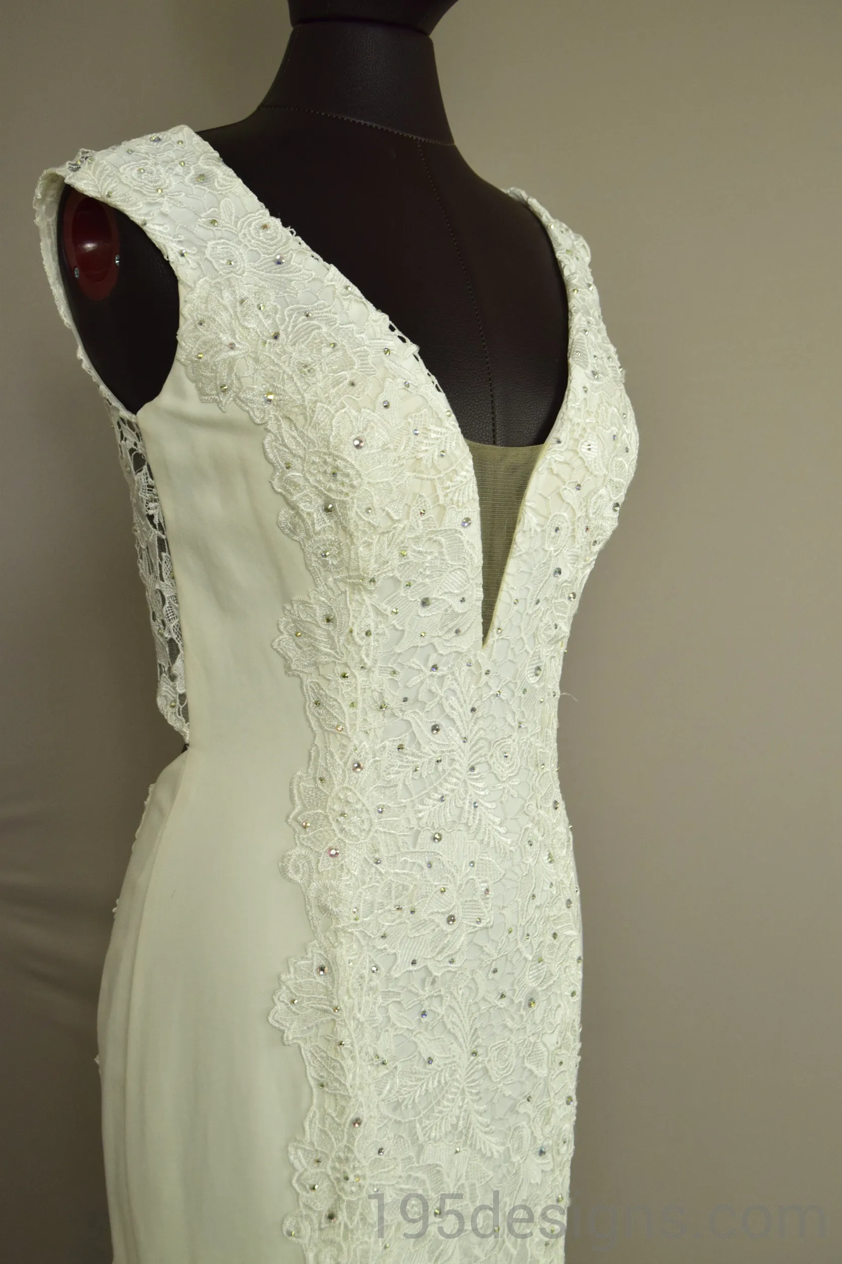 PANOPLY V-NECK LACE EVENING GOWN Wedding Dress