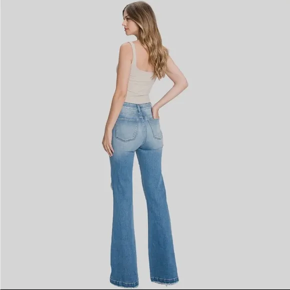 Petra super high-rise 70s inspired jeans CUTE! Cute butt great length! L…