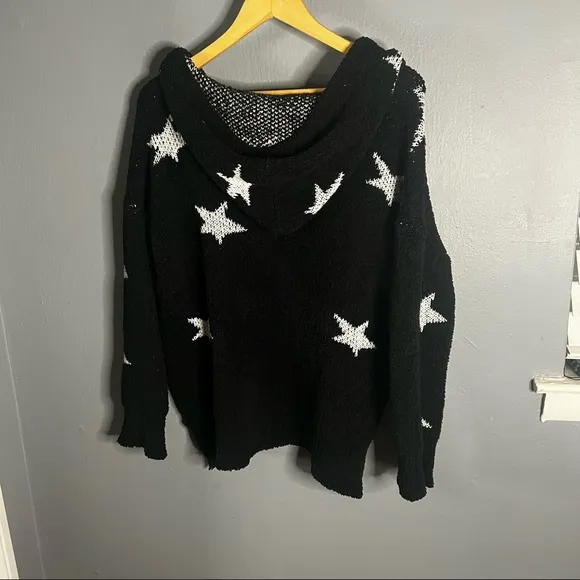 POL black star printed fleece pullover sweater