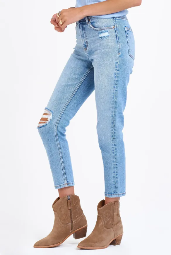 ROXI SUPER HIGH RISE CROPPED MOM JEANS STARLITE