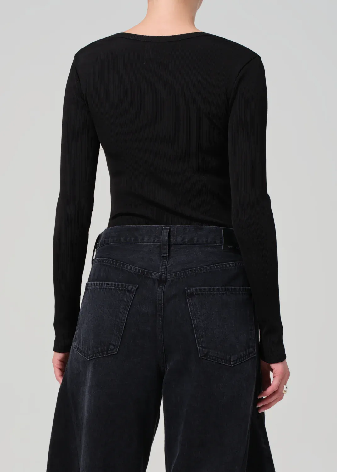 RUMI SCOOP NECK IN BLACK