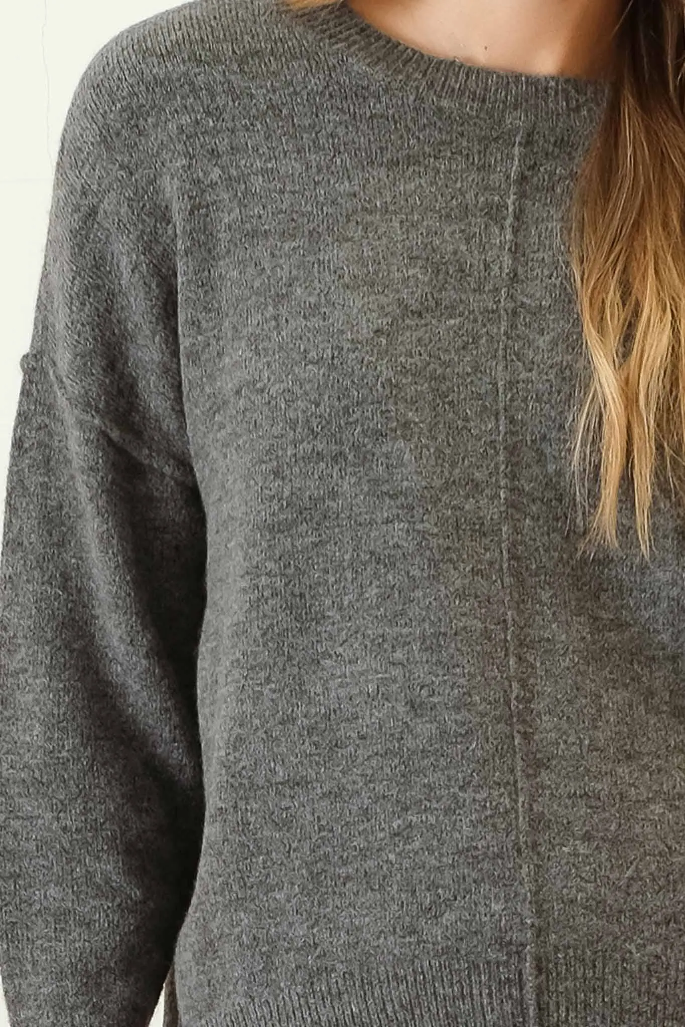 SOLID CREWNECK FRONT SEAM KNIT SWEATER
