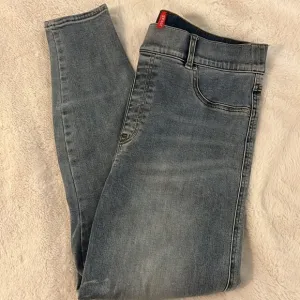 SPANX high waisted jeans. Women’s Size XL. Excellent condition!!