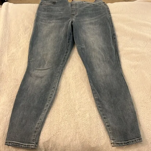 SPANX high waisted jeans. Women’s Size XL. Excellent condition!!