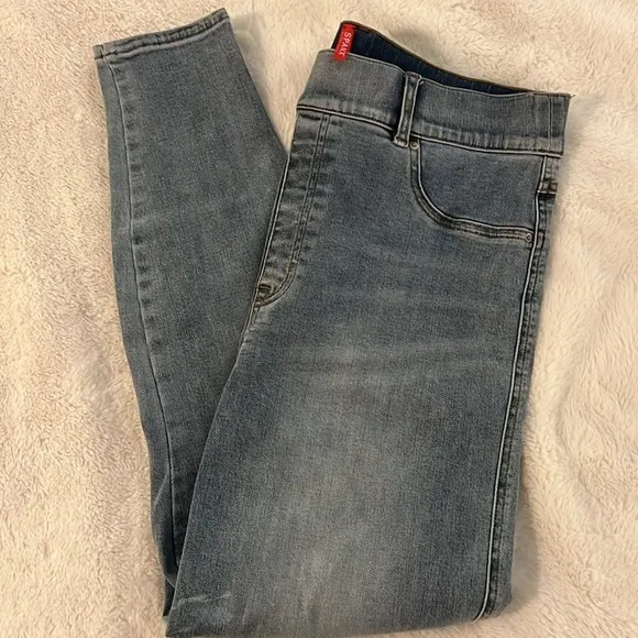 SPANX high waisted jeans. Women’s Size XL. Excellent condition!!