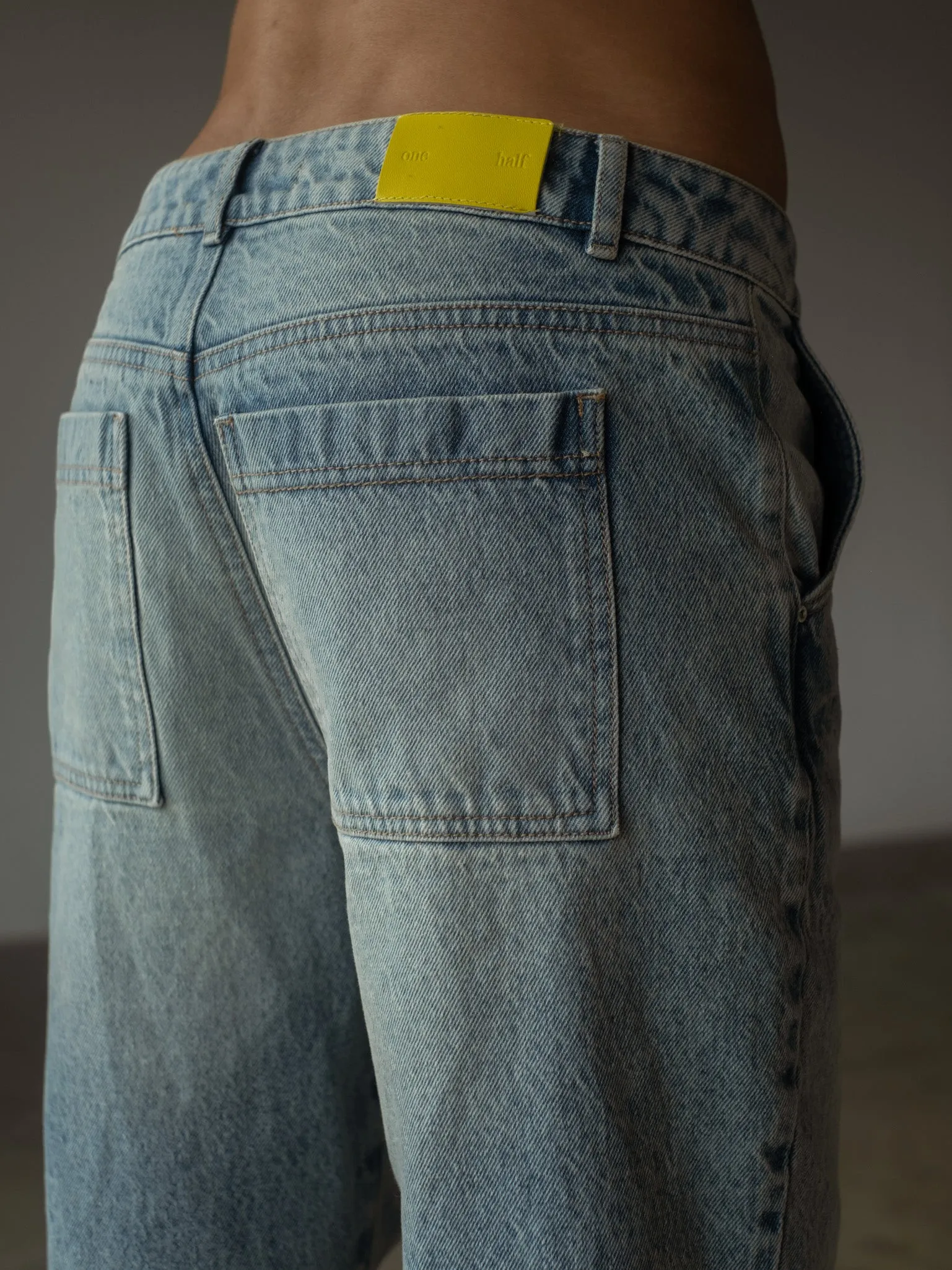 STRAIGHT LEG JEAN  - CLEARLY BLUE