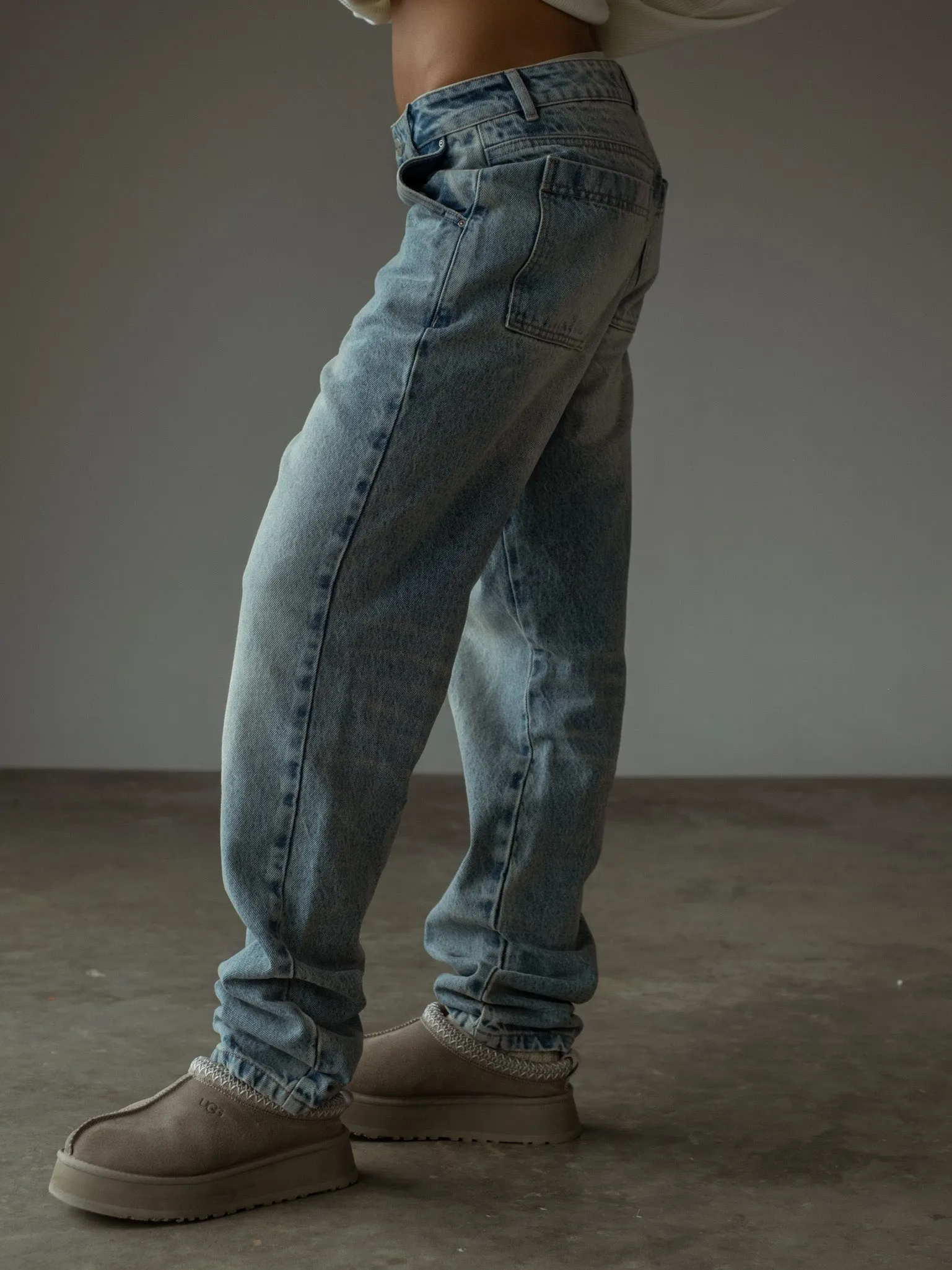 STRAIGHT LEG JEAN  - CLEARLY BLUE