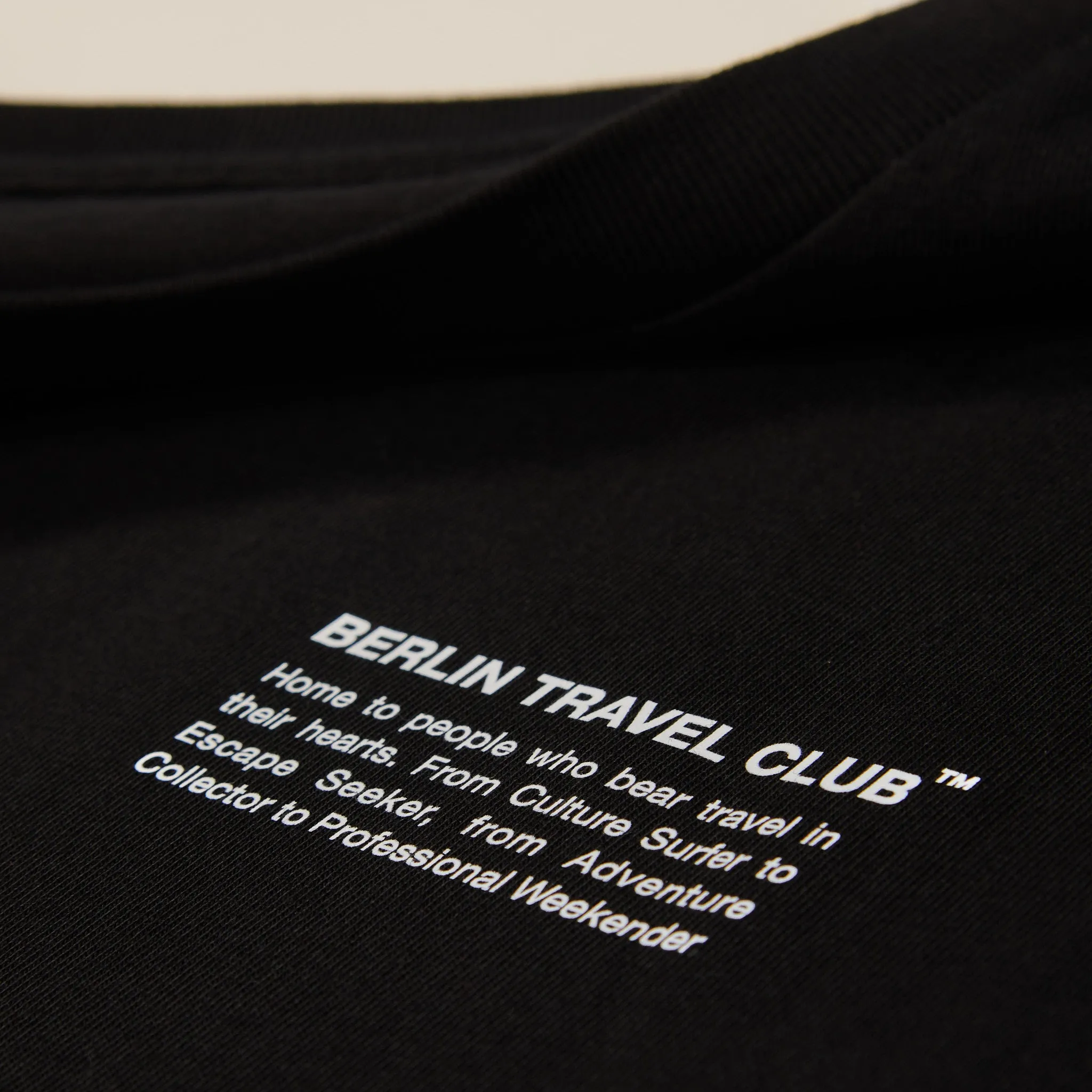 T-Shirt Long Sleeve "Berlin Travel Club Typo" - black